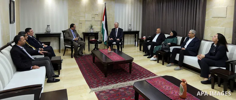 Palestinian Prime Minister, Rami Hamdallah, meets with a delegation of Arab sports lecturers, in the West Bank city of Ramallah, on 21 August 2017. Photo by Prime Minister Office