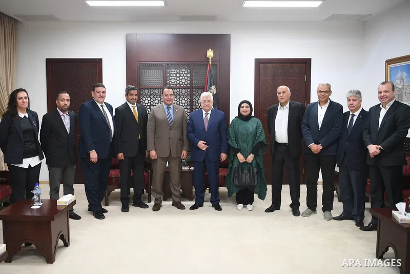 Palestinian President Mahmoud Abbas, meets with a delegation of Arab sports lecturers, in the West Bank city of Ramallah, on 21 August 2017. Photo by Osama Falah