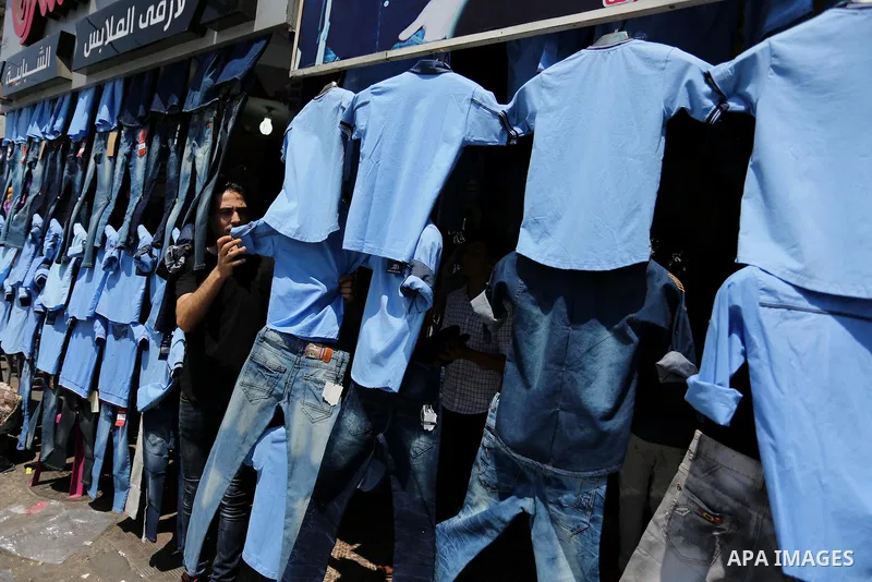 Palestinians shop during preparation for the new school year at a market in Gaza city, on August 21, 2017. Photo by Ashraf Amra