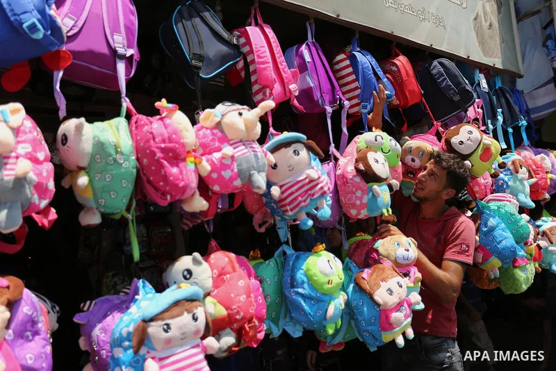 Palestinians shop during preparation for the new school year at a market in Gaza city, on August 21, 2017. Photo by Ashraf Amra