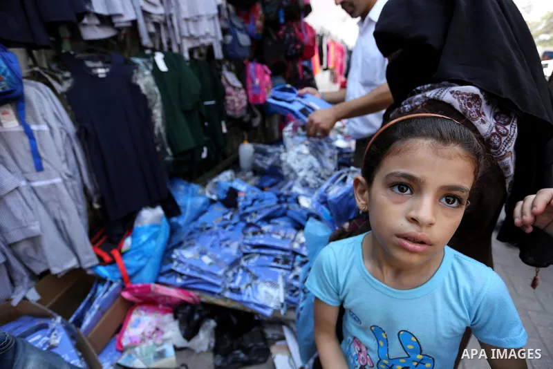Palestinians shop during preparation for the new school year at a market in Gaza city, on August 21, 2017. Photo by Ashraf Amra
