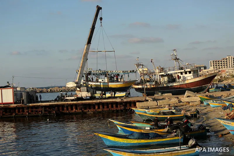 Fishing boats are seen on Gaza seaport on August 22, 2017. Photo by Ashraf Amra