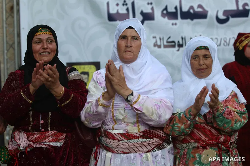 Palestinians wear a traditional costumes, attend a festival marking Traditional Palestinian Dress Day, in the West Bank city of Nablus on August 22, 2017. Photo by Ayman Ameen