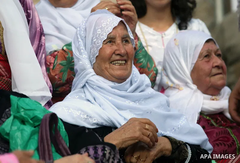 Palestinians wear a traditional costumes, attend a festival marking Traditional Palestinian Dress Day, in the West Bank city of Nablus on August 22, 2017. Photo by Ayman Ameen