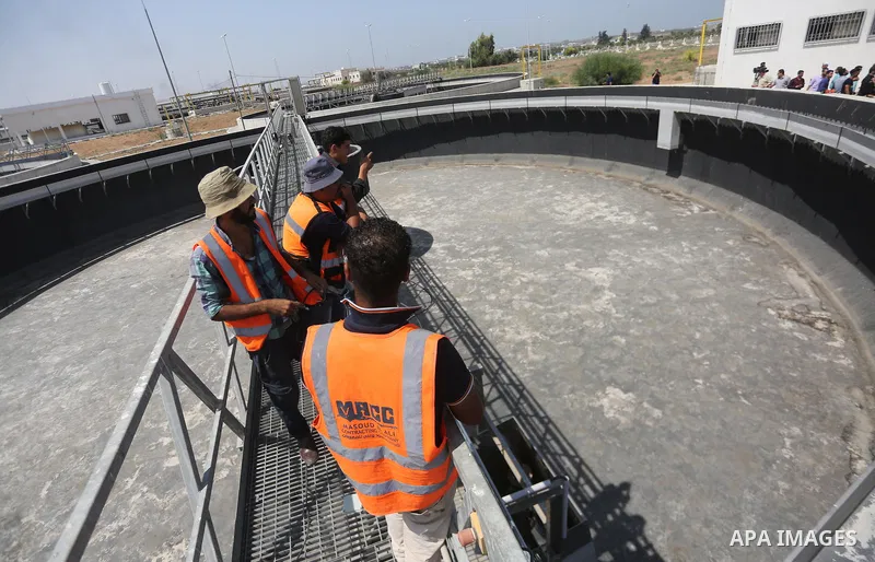 Palestinian laborers work on a project of sewage treatment in Jabalia refugee camp in the northern Gaza Strip, on August 27, 2017. Photo by Mohammed Asad