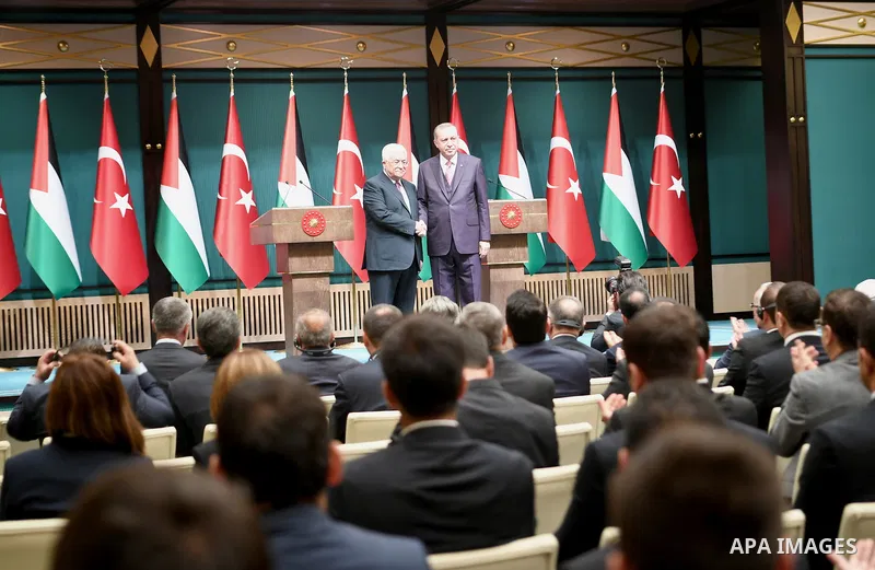 Turkish President Tayyip Erdogan and Palestinian President Mahmoud Abbas hold a joint press conference following their meeting in Ankara, Turkey, August 28, 2017. Photo by Osama Falah