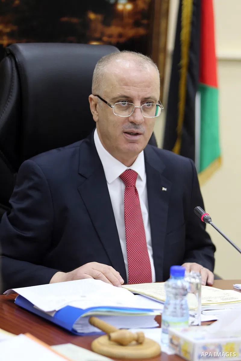 Palestinian Prime Minister, Rami Hamdallah, chairs a meeting of council of ministers, in the West Bank city of Ramallah, on August 29, 2017. Photo by Prime Minister Office