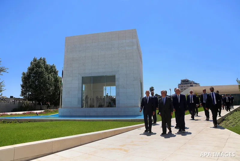 United Nations Secretary General Antonio Guterres visits the Yasser Arafat Museum in the West Bank city of Ramallah, on August 29, 2017. Photo by Shadi Hatem