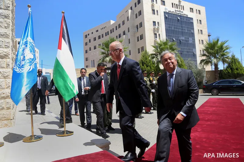 United Nations Secretary General Antonio Guterres is welcomed by Palestinian prime minister Rami Hamdallah in the West Bank city of Ramallah, on August 29, 2017. Photo by Shadi Hatem