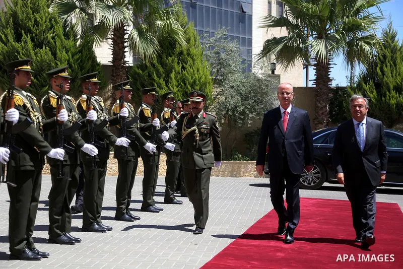 Palestinian Prime Minister Rami Hamdallah and United Nations Secretary-General Antonio Guterres review an honour guard during a reception ceremony in the West Bank city of Ramallah August 29, 2017. Photo by Shadi Hatem