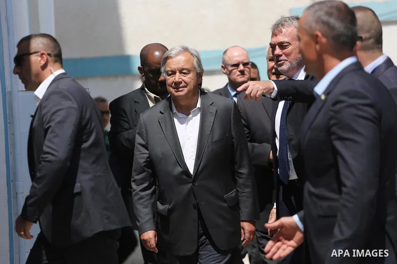 United Nations Secretary General Antonio Guterres (C) makes his way to give a statement to the media, during a visit to a UN School in Beit Lahia in the northern Gaza Strip on August 30, 2017. Photo by Mohammed Asad