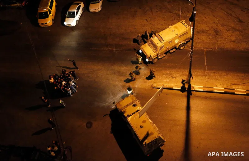 Israeli forces take postion outside Al Huriya radio station for the closure over charges of incited violence, in West Bank city of Hebron on August 30, 2017 . Photo by Wisam Hashlamoun
