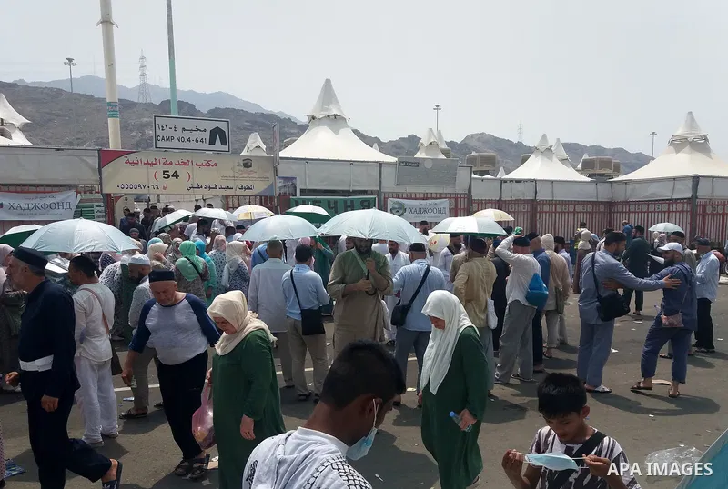 Muslim pilgrims shop on the secund day of Eid al-Adha at a market near the holy city of Mecca, on September 2, 2017. Muslims around the world are celebrating Eid al-Adha, the "Feast of Sacrifice", which marks the end of...