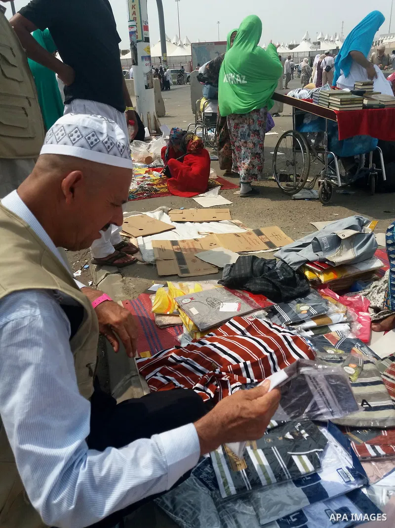 Muslim pilgrims gather at Mena market, during the annual hajj pilgrimage, in Mena, near the holy city of Mecca on Septemper 2, 2017. Photo by Mohammed Hassan