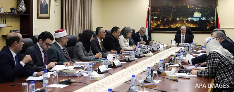 Palestinian Prime Minister, Rami hamadallah, chairs the Palestinian council meeting in the West Bank city of Ramallah on September 7, 2017. Photo by Prime Minister Office
