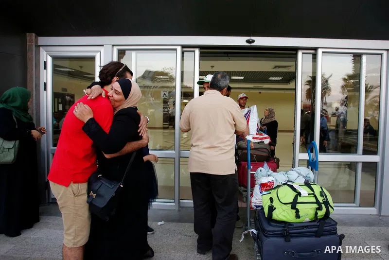 Palestinian pilgrims arrive at the Rafah crossing between Gaza Strip and Egypt after performing the annual Hajj, in Rafah in southern Gaza Strip, September 8, 2017. Photo by Ramadan El-agha