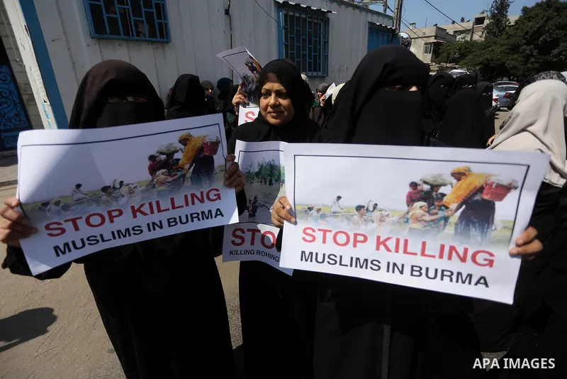 Palestinian women hold placards during a protest gainst killing of Muslims in Burma in front of the high commissioner for human rights headquarters, in Gaza city on Sept. 10, 2017. Photo by Mohammed Asad