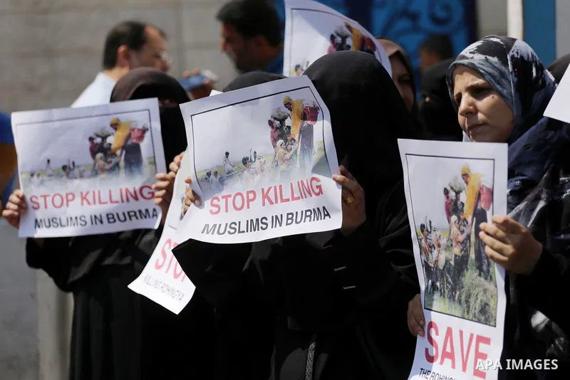 Palestinian women hold placards during a protest gainst killing of Muslims in Burma in front of the high commissioner for human rights headquarters, in Gaza city on Sept. 10, 2017. Photo by Mohammed Asad