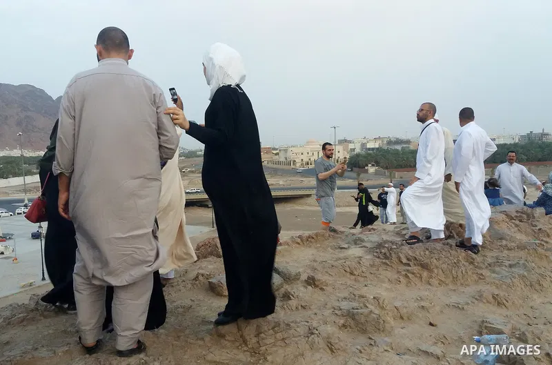 Muslim pilgrims visit the holy Mount Uhud, site of the second battle between Muslim and Meccan forces and Archers Hill at Uhud, after their duty of pilgrimage, in Medina, Saudi Arabia on September 9, 2017. Photo by Moham...