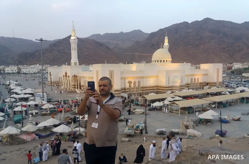 Muslim pilgrims visit the holy Mount Uhud, site of the second battle between Muslim and Meccan forces and Archers Hill at Uhud, after their duty of pilgrimage, in Medina, Saudi Arabia on September 9, 2017. Photo by Moham...