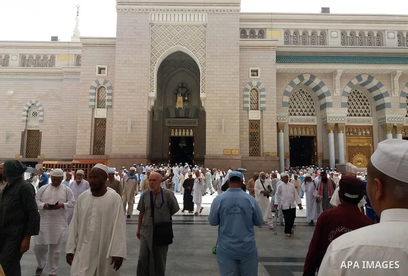 Muslims pilgrims visit the tomb of Prophet Mohammad at Al-Masjid al-Nabawi (The Mosque of the Prophet) after their duty of pilgrimage in the holy city of Medina, Saudi Arabia Sept. 11, 2017. Photo by Mohammed Hassan