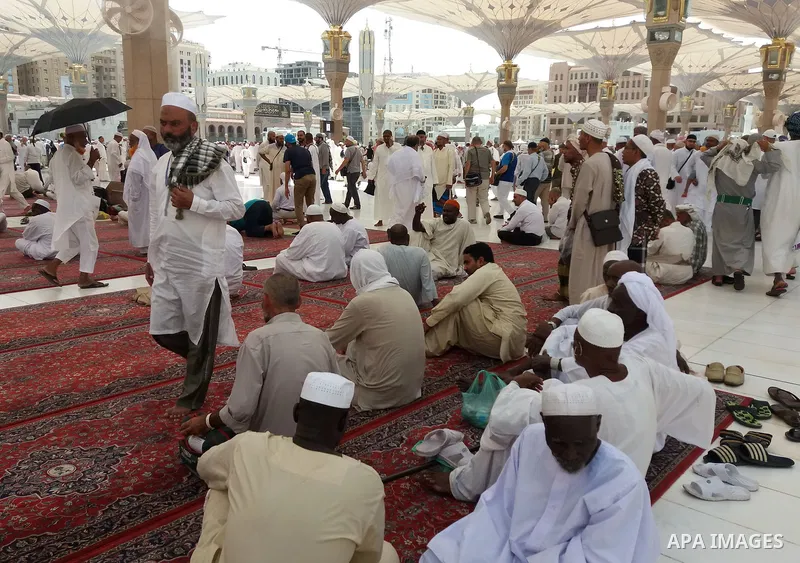 Muslims pilgrims visit the tomb of Prophet Mohammad at Al-Masjid al-Nabawi (The Mosque of the Prophet) after their duty of pilgrimage in the holy city of Medina, Saudi Arabia Sept. 11, 2017. Photo by Mohammed Hassan