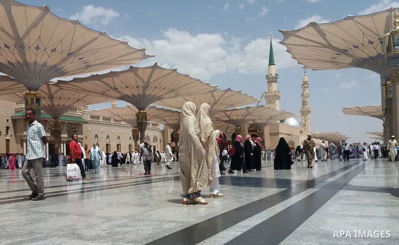 Muslims pilgrims visit the tomb of Prophet Mohammad at Al-Masjid al-Nabawi (The Mosque of the Prophet) after their duty of pilgrimage in the holy city of Medina, Saudi Arabia Sept. 11, 2017. Photo by Mohammed Hassan