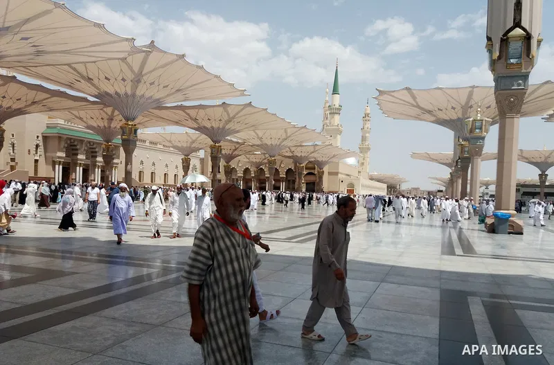 Muslims pilgrims visit the tomb of Prophet Mohammad at Al-Masjid al-Nabawi (The Mosque of the Prophet) after their duty of pilgrimage in the holy city of Medina, Saudi Arabia Sept. 11, 2017. Photo by Mohammed Hassan
