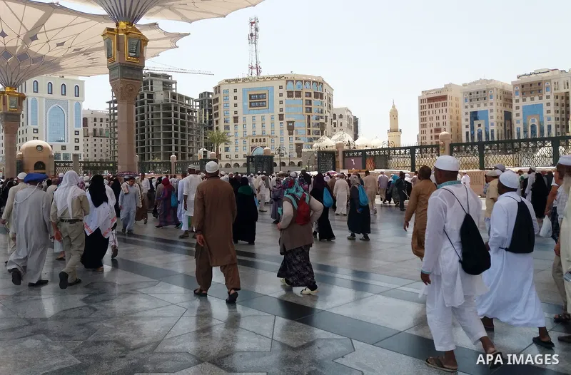 Muslims pilgrims visit the tomb of Prophet Mohammad at Al-Masjid al-Nabawi (The Mosque of the Prophet) after their duty of pilgrimage in the holy city of Medina, Saudi Arabia Sept. 11, 2017. Photo by Mohammed Hassan