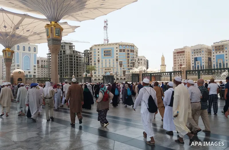 Muslims pilgrims visit the tomb of Prophet Mohammad at Al-Masjid al-Nabawi (The Mosque of the Prophet) after their duty of pilgrimage in the holy city of Medina, Saudi Arabia Sept. 11, 2017. Photo by Mohammed Hassan