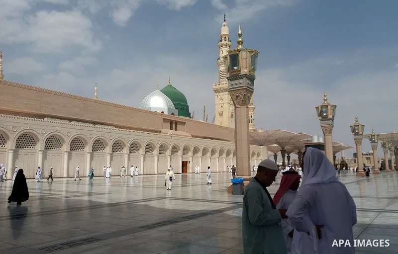 Muslims pilgrims visit the tomb of Prophet Mohammad at Al-Masjid al-Nabawi (The Mosque of the Prophet) after their duty of pilgrimage in the holy city of Medina, Saudi Arabia Sept. 11, 2017. Photo by Mohammed Hassan