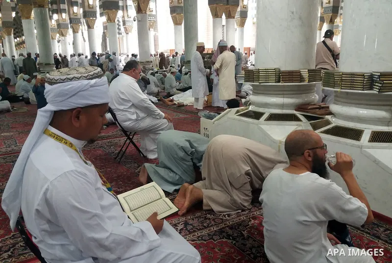 Muslims pilgrims visit the tomb of Prophet Mohammad at Al-Masjid al-Nabawi (The Mosque of the Prophet) after their duty of pilgrimage in the holy city of Medina, Saudi Arabia Sept. 11, 2017. Photo by Mohammed Hassan