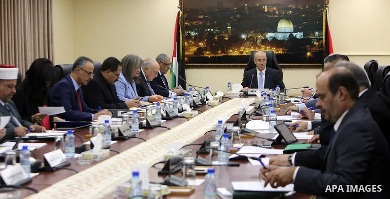 Palestinian Prime Minister, Rami hamdallah, chairs the Palestinian council meeting in the West Bank city of Ramallah on September 12, 2017. Photo by Prime Minister Office