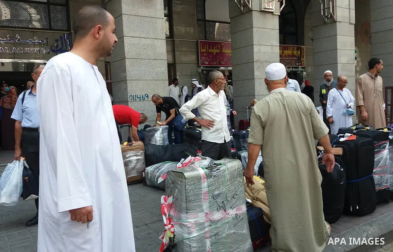 Muslim pilgrims load their bags after perform the annual hajj pilgrimage in the holy city of Mecca on Sept. 12, 2017. Photo by Mohammed Hassan
