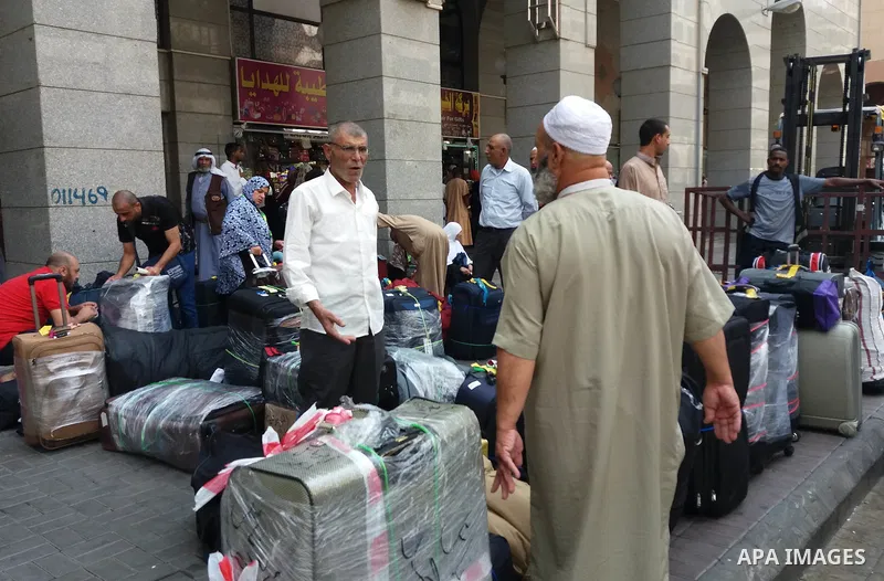 Muslim pilgrims load their bags after perform the annual hajj pilgrimage in the holy city of Mecca on Sept. 12, 2017. Photo by Mohammed Hassan
