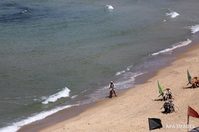 A general view shows the Gaza beach in the north west of Gaza city, on September 13, 2017. Photo by Mohammed Asad