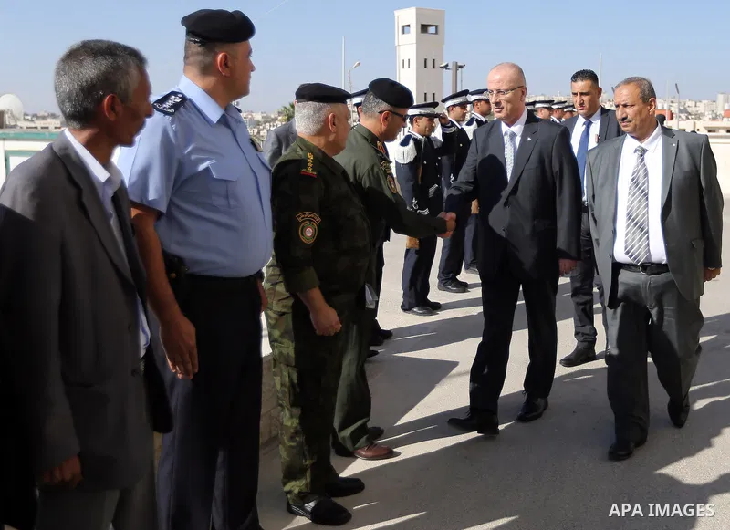 Palestinian, Prime Minister, Rami Hamdallah chairs a meeting with security chiefs, in the West Bank city of Hebron, on September 18, 2017. Photo by Prime Minister Office
