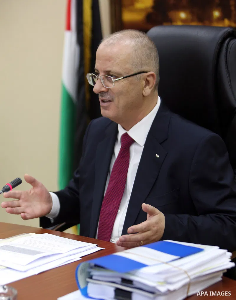 Palestinian Prime Minister, Rami hamdallah, chairs the Palestinian council meeting in the West Bank city of Ramallah on September 19, 2017. Photo by Prime Minister Office