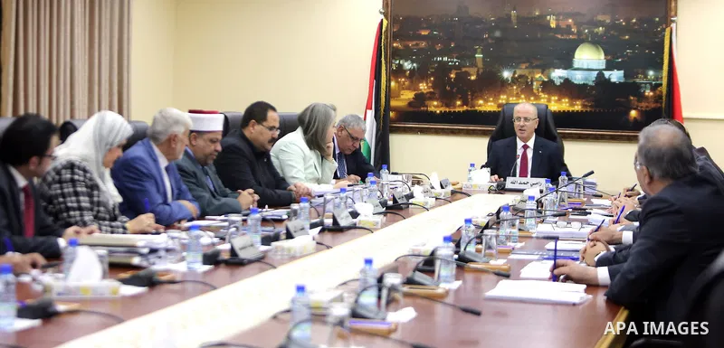 Palestinian Prime Minister, Rami hamdallah, chairs the Palestinian council meeting in the West Bank city of Ramallah on September 19, 2017. Photo by Prime Minister Office