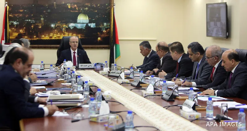 Palestinian Prime Minister, Rami hamdallah, chairs the Palestinian council meeting in the West Bank city of Ramallah on September 19, 2017. Photo by Prime Minister Office