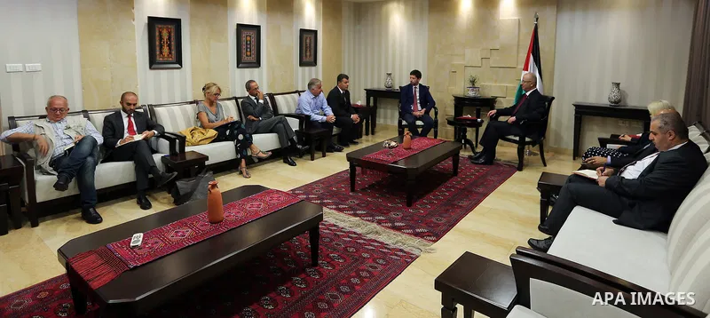 Palestinian Prime minister, Rami Hamadallah, meets with a Italian parliamentary delegation, in the West Bank city of Ramallah,on September 19, 2017. Photo by Prime Minister Office