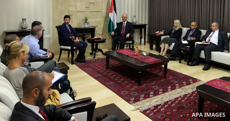 Palestinian Prime minister, Rami Hamadallah, meets with a Italian parliamentary delegation, in the West Bank city of Ramallah,on September 19, 2017. Photo by Prime Minister Office