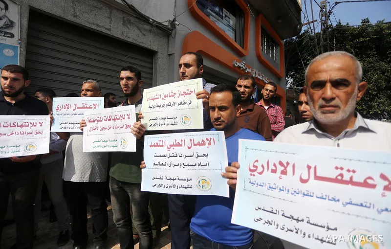 Palestinians take part in a protest to show solidarity with Palestinian prisoners held in Israeli jails, in Gaza city on September 20, 2017. Photo by Mohammed Asad