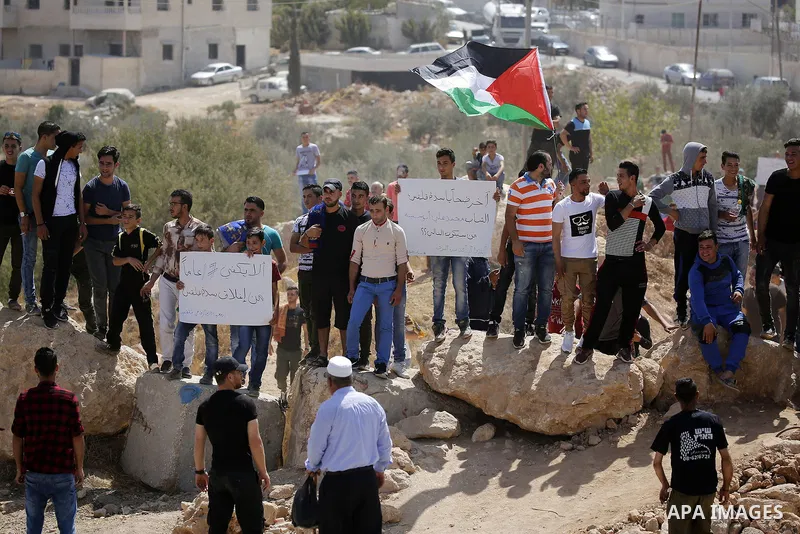 Palestinians take part in a protest against closure of a road by Israeli troops south of the West Bank city of Hebron September 22, 2017. Photo by Wisam Hashlamoun