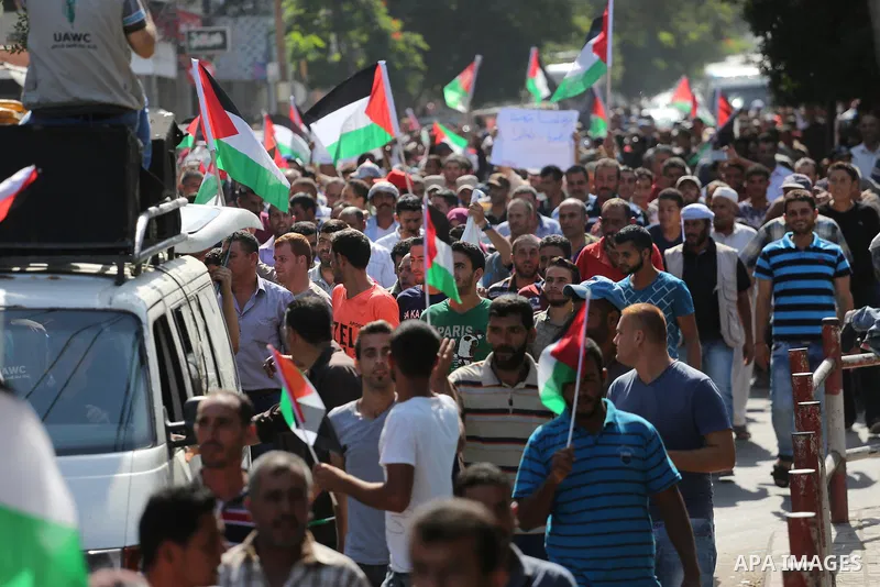 Palestinians of the Union of Agricultural Work Committees take part in a support of the Palestinian reconciliation, in Gaza city, on September 24, 2017. Palestinian President Mahmoud Abbas on Saturday said an announcemen...