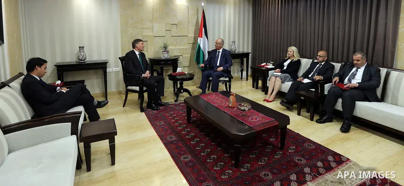 Palestinian Prime Minister, Rami Hamdallah, meets with Newly British Consul General in Jerusalem, Philip Hall, in the West Bank city of Ramallah, on September 24, 2017. Photo by Prime Minister Office