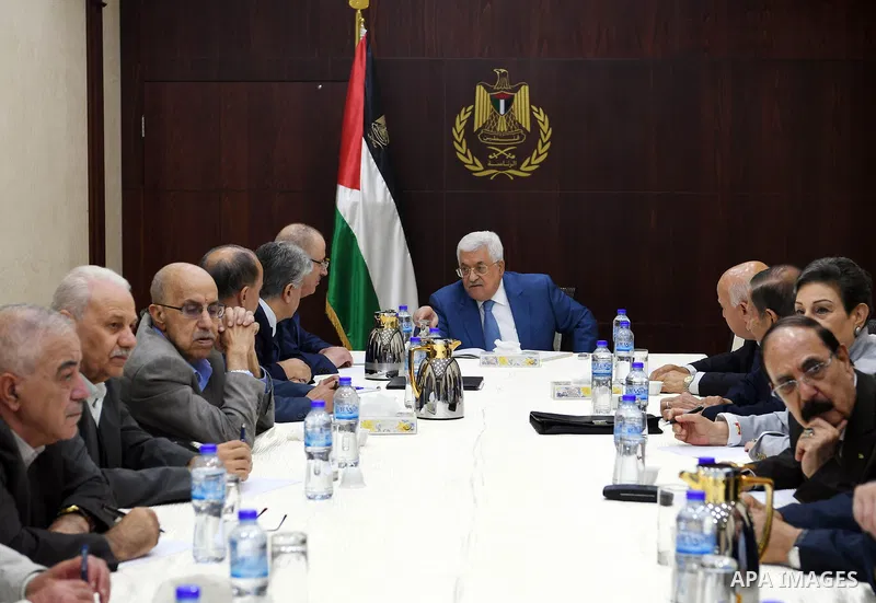 Palestinian President Mahmoud Abbas chairs a meeting of Executive Committee of the Palestine Liberation Organization, in the West Bank city of Ramallah on September 24, 2017. Photo by Thaer Ganaim
