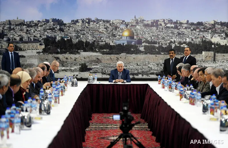 Palestinian President Mahmoud Abbas chairs a meeting of the Palestinian leadership in the West Bank city of Ramallah on September 25, 2017 Palestinian prime minister Rami Hamdallah will travel to Gaza on October 2 as par...
