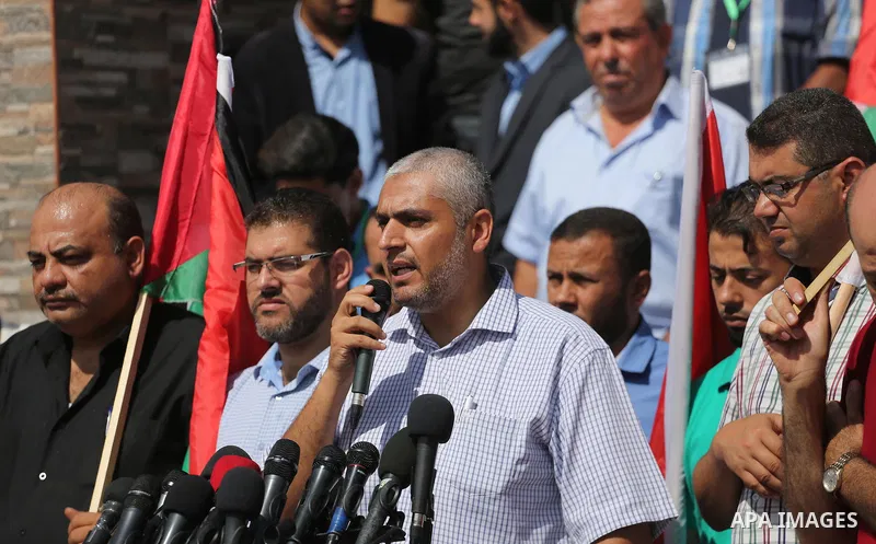 Palestinian journalists take part in a rally to support of the Palestinian reconciliation, in front of the legislative council in Gaza city, on September 26, 2017. Photo by Mohammed Asad