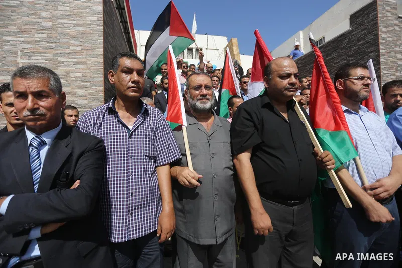 Palestinian journalists take part in a rally to support of the Palestinian reconciliation, in front of the legislative council in Gaza city, on September 26, 2017. Photo by Mohammed Asad